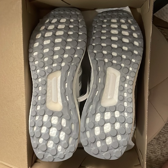 Brand Neww Adidas Ultraboost 1.0 - Picture 8 of 9